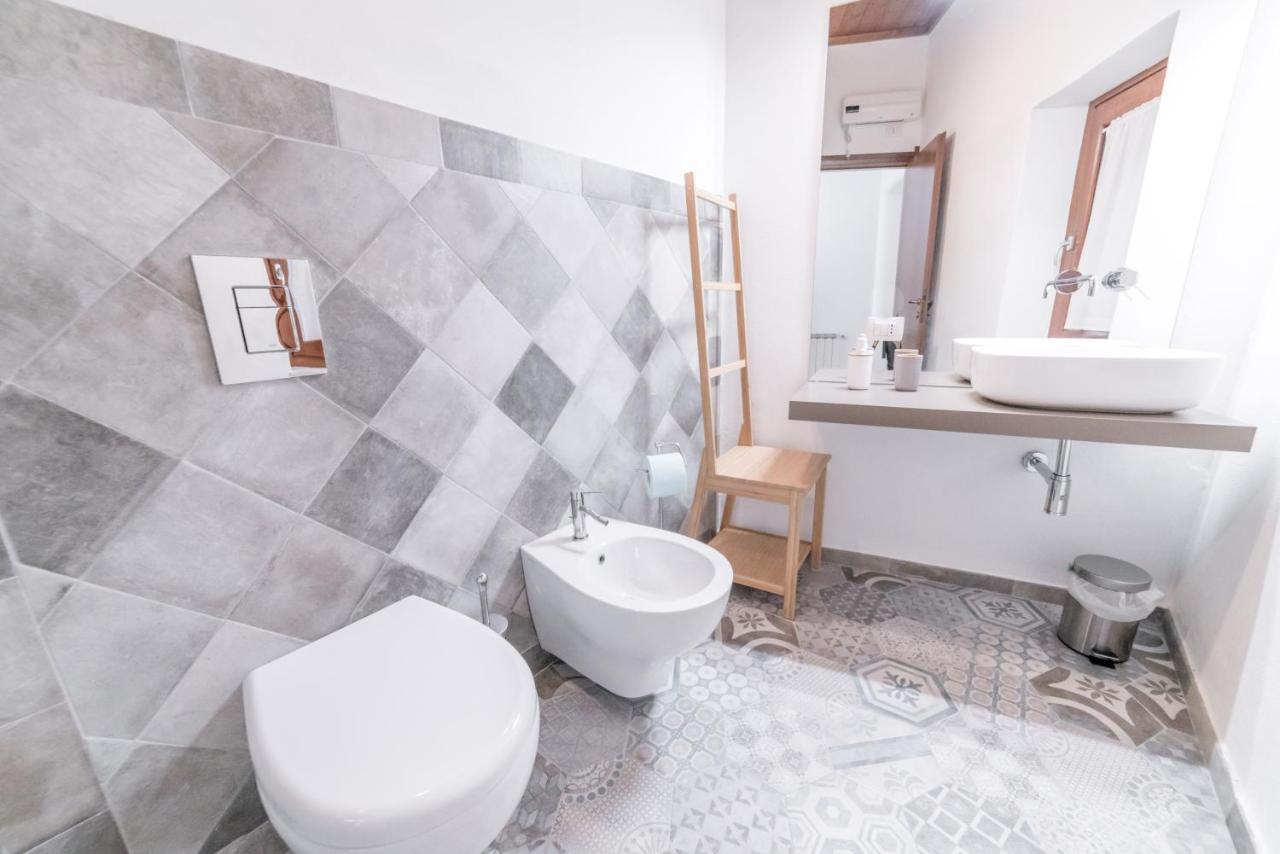 Yenne Rooms Wifi-Ac Cagliari Zewnętrze zdjęcie